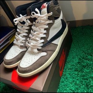 Owned for a few years now.
Only Worn around 15 times carefully.
Payment Ready.